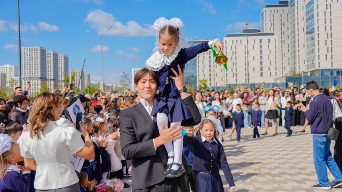 Астана мектептерінде Білім күніне арналған алғашқы сынып сағаттары өтті