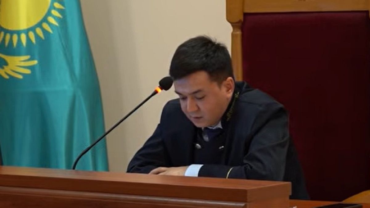 Оралда сот баланың қақпаға құлап қаза болуына байланысты спорт алаңдарының меңгерушісін ақтады