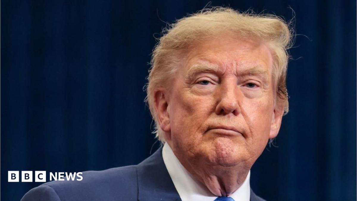 Трамп Фолкленд аралдары бойынша АҚШ ұстанымын қайта қарайтынын айтты
