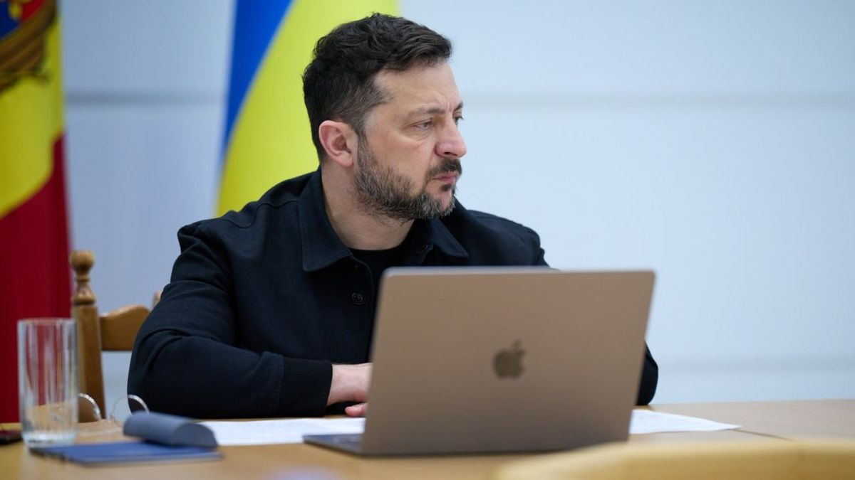 Зеленский авиакомпанияларды Ресей аспанындағы қауіп туралы ескертті