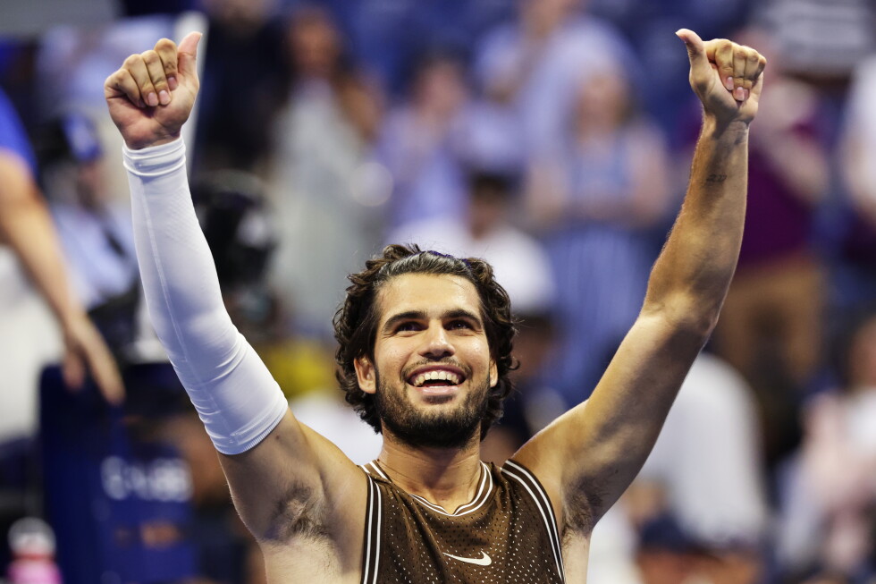 US Open 2026: Алькарас бірінші сетте ұтылып, Фарияны жеңді