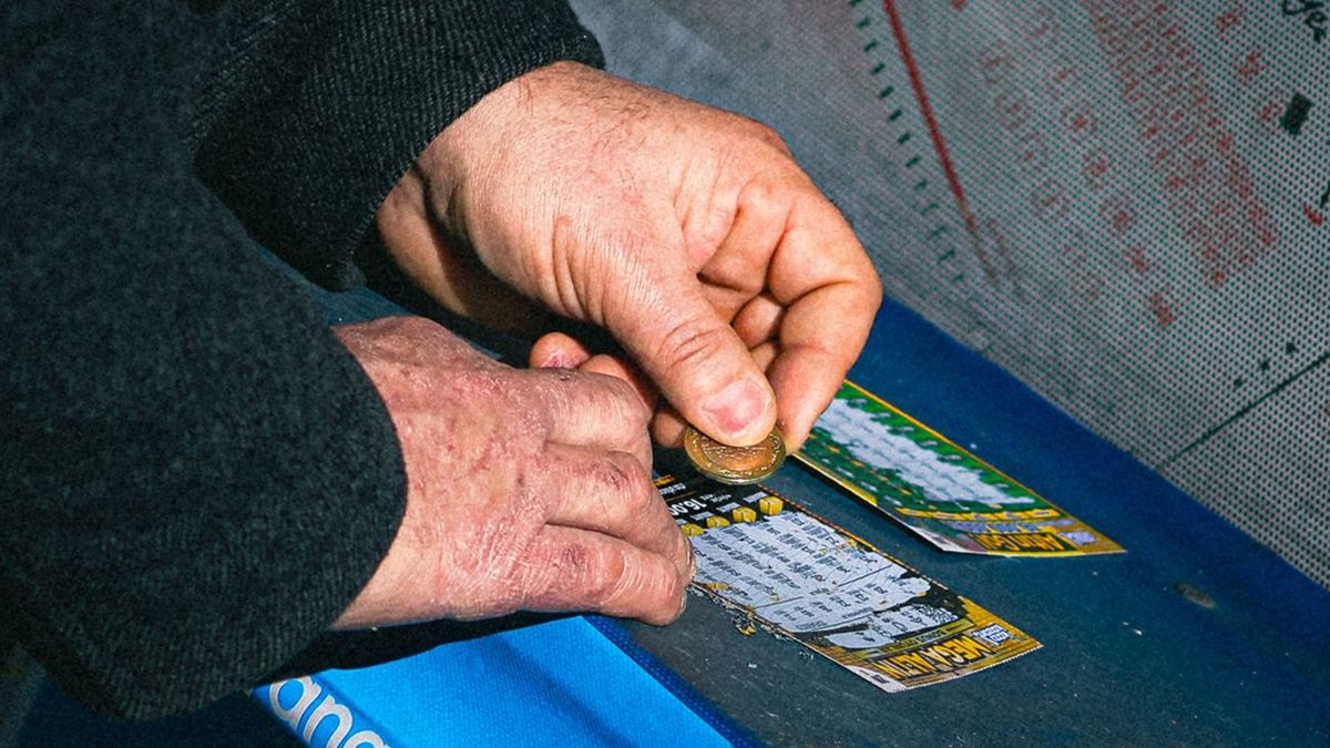 Мичиган тұрғыны бос банкілерді тапсырып, лотерея билетін сатып алып, 500 мың доллар ұтты
