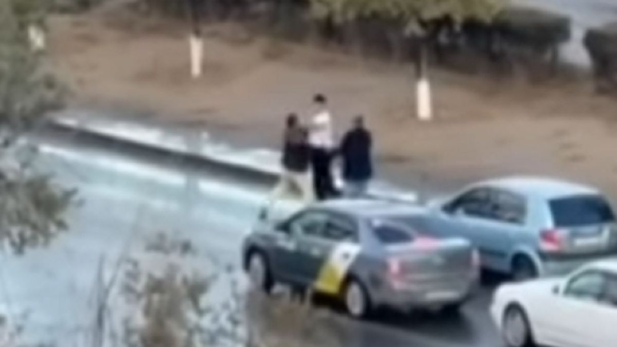 Ақтауда жүргізуші мен жолаушы жол үстінде төбелесті: қылмыстық іс қозғалды