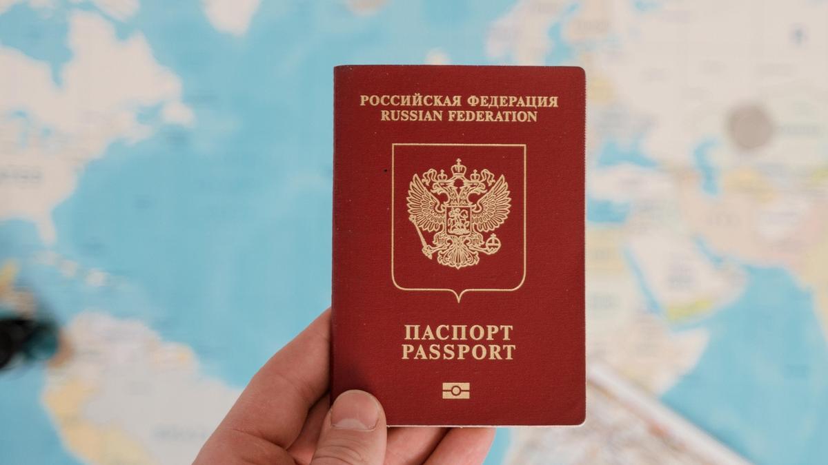 Медведев: 2027 жылдан бастап Ресейде мигранттарды бақылау күшейтіледі