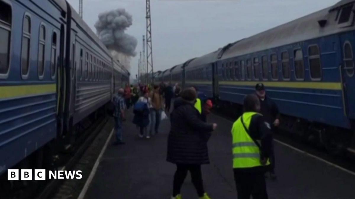 Ресей Украина-Польша шекарасы маңындағы пойызды атқылады
