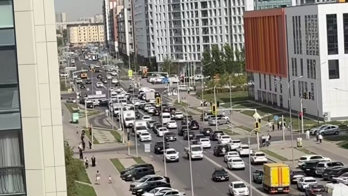 Астанчанин пожаловался на пробки на Толе би и Сыганак: в акимате объяснили строительством LRT