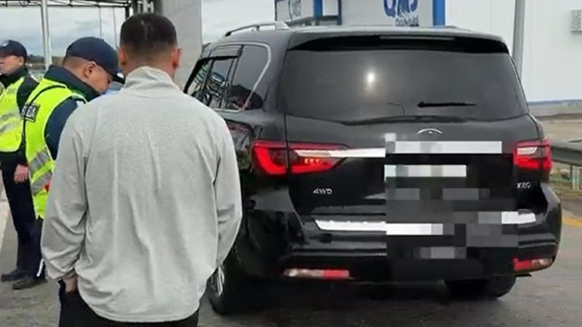 Полиция два часа преследовала Infiniti и задержала водителя на трассе Астана — Петропавловск