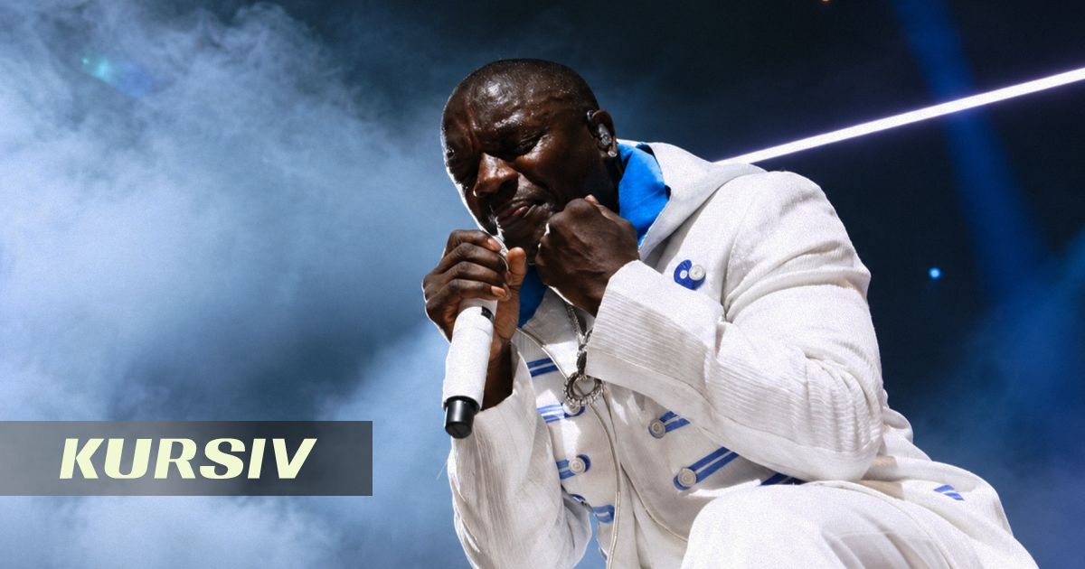 Akon упал в толпу на концерте в Бишкеке: видео разлетелось по соцсетям