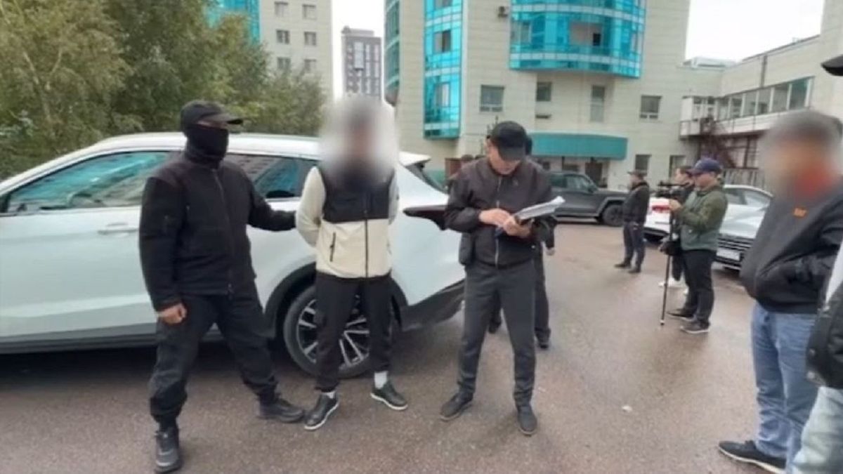 В Астане семью подозревают в организации притона: задержаны 15 человек