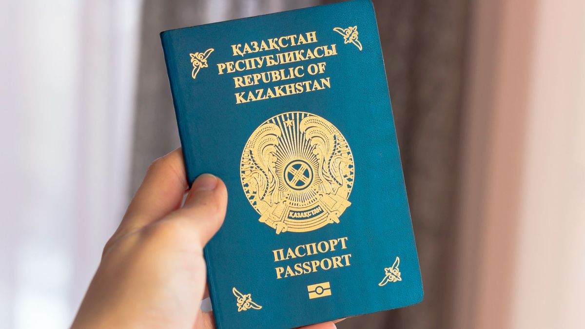 В ВКО у 38 человек выявили двойное гражданство, у 21-летнего изъяли паспорт