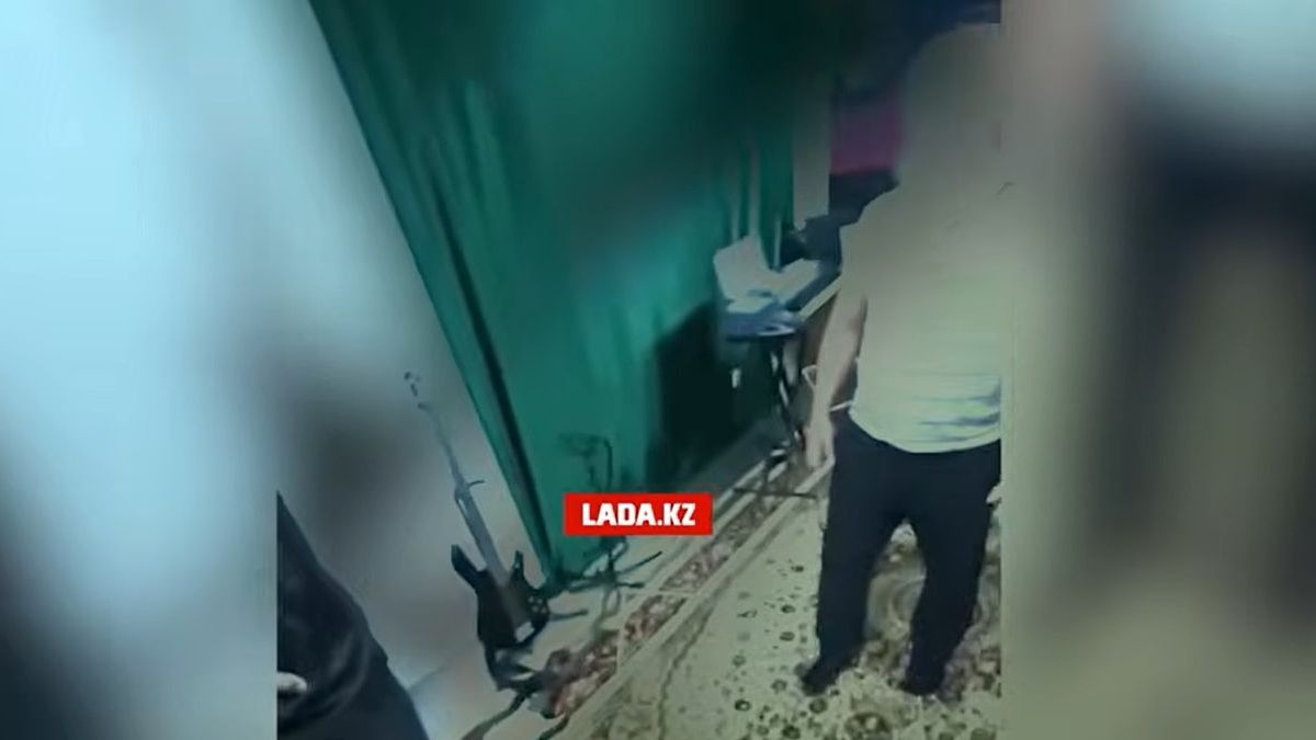 В Актау проверяют видео с учителем НИШ в состоянии опьянения