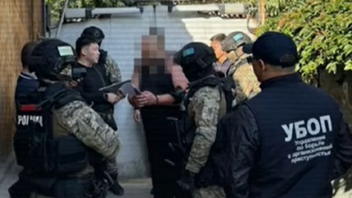 В Алматы задержана группа, вымогавшая деньги под видом сотрудников УБОП
