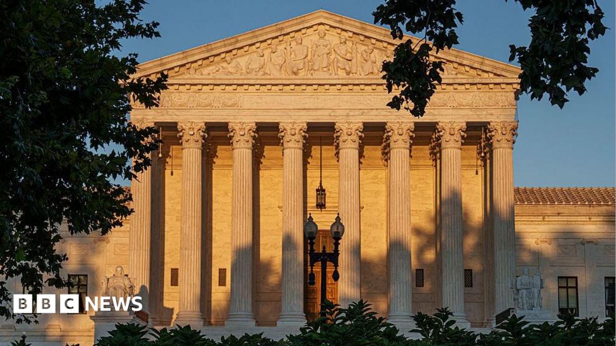 Верховный суд США разрешил проверку гражданства избирателей