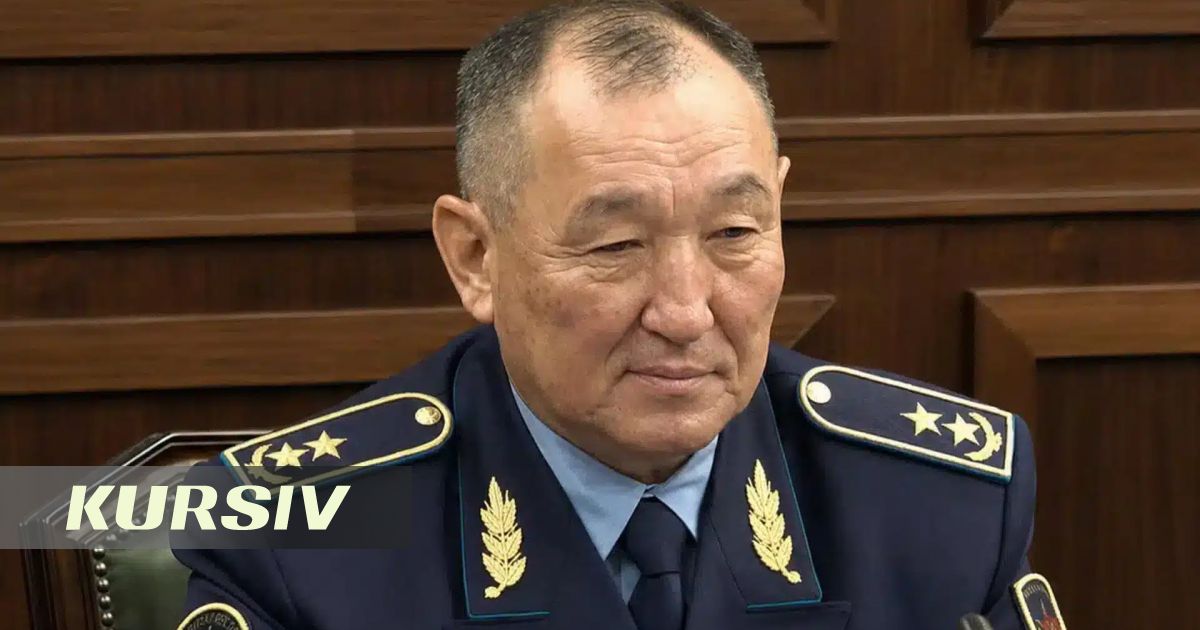 Токаев освободил от должности министра обороны Даурена Косанова