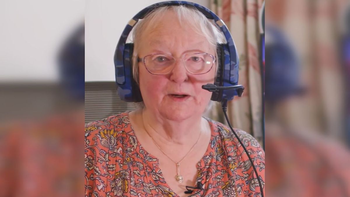 78-летняя Кэт Боуи из Шотландии стала самой пожилой стримершей Fortnite и попала в Книгу рекордов Гиннесса