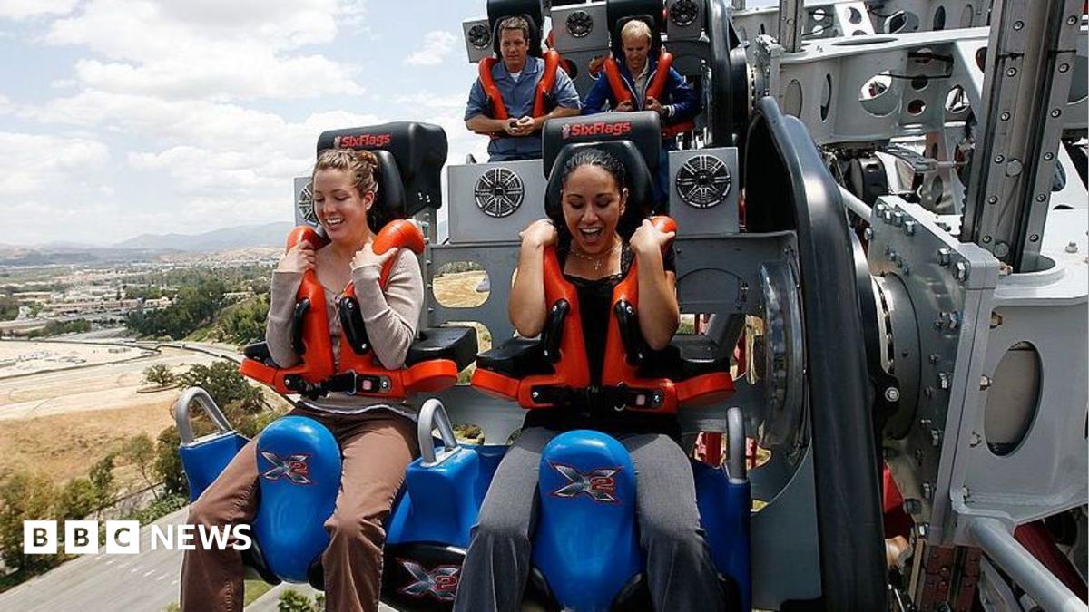 Six Flags закрывает аттракцион X2: сотни людей заявили о травмах мозга