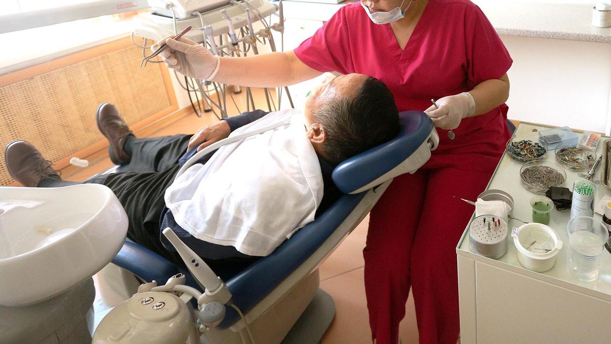 Суд в Актау взыскал с клиники 398 829 тенге за импланты без согласования