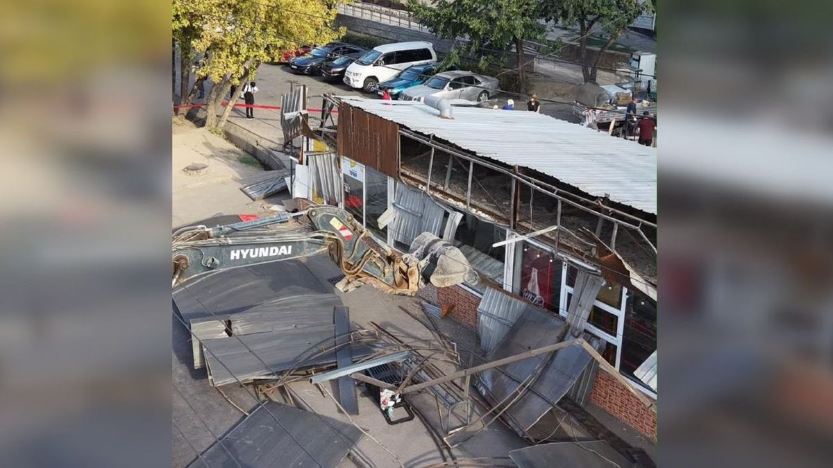 В Алматы с начала года снесли 52 незаконных объекта