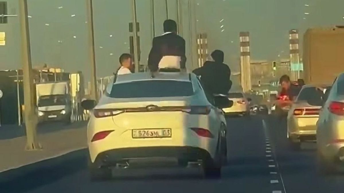 В Астане задержали троих участников свадебного кортежа за нарушения ПДД