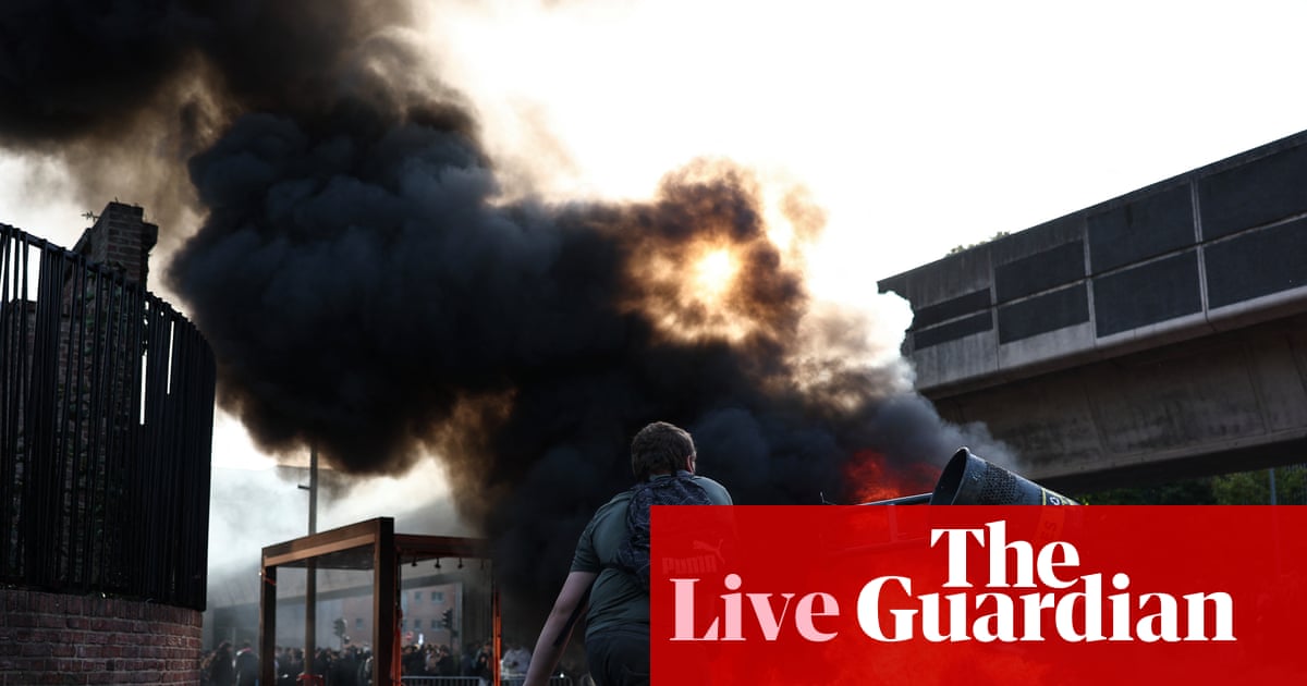 Во Франции закрылись 400 школ: протесты переросли в беспорядки