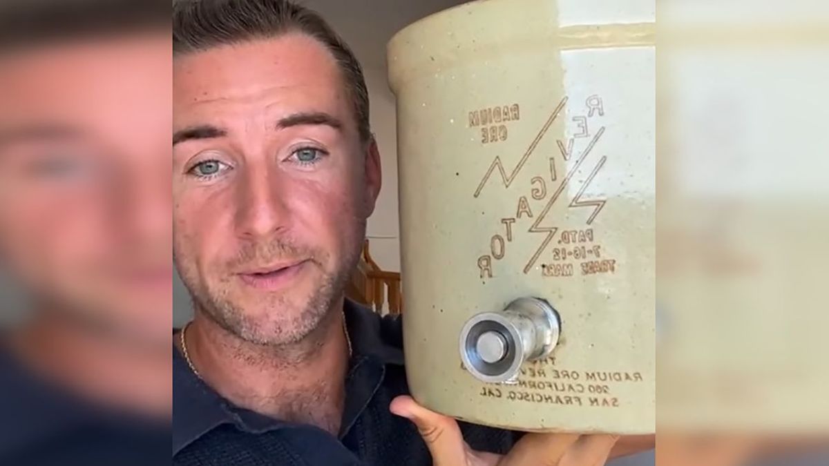 Американский блогер 250 дней пьёт радиоактивную воду из кувшина с радием