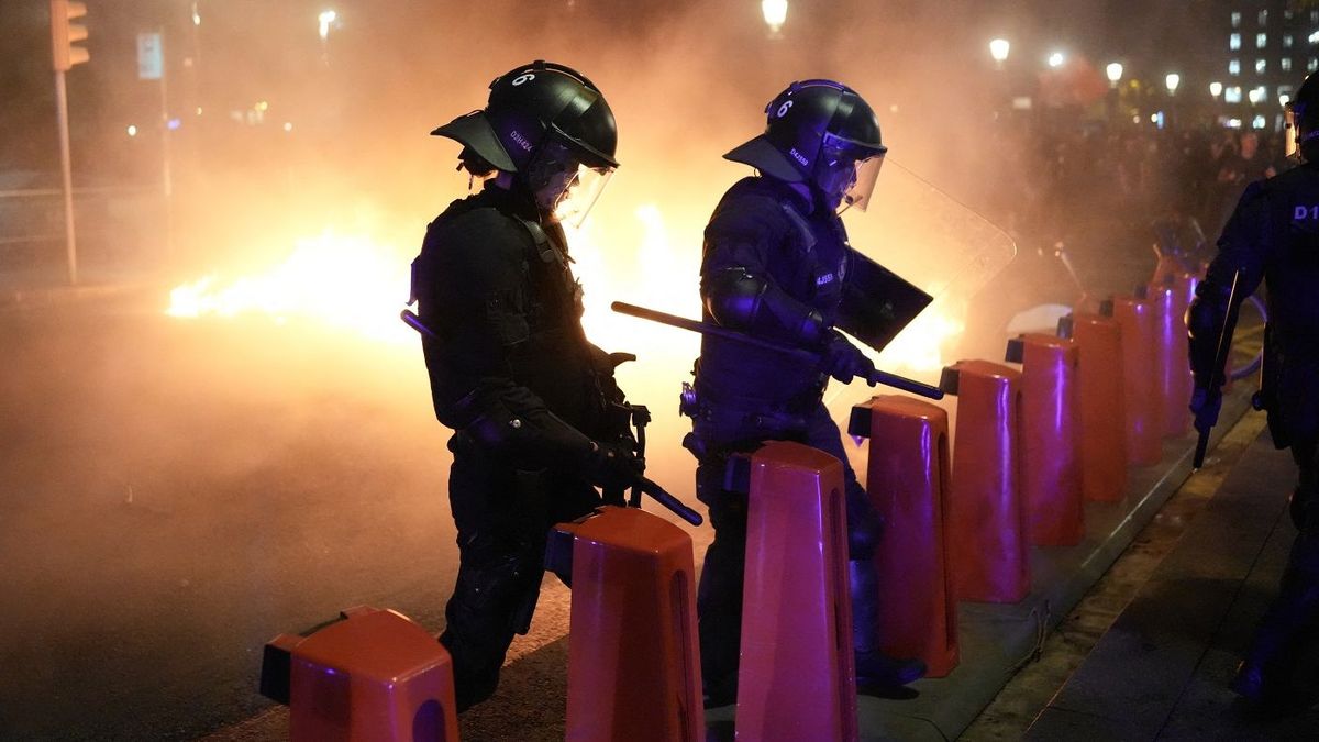 Протесты из-за жилищного кризиса в Испании переросли в беспорядки: 28 полицейских ранены