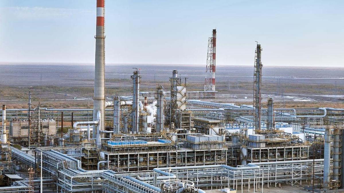 Экологи нашли нарушения на Атырауском НПЗ после жалоб жителей