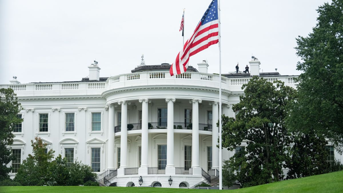 Белый дом ответил на панику СМИ из-за слов Трампа об Иране и двух городах США