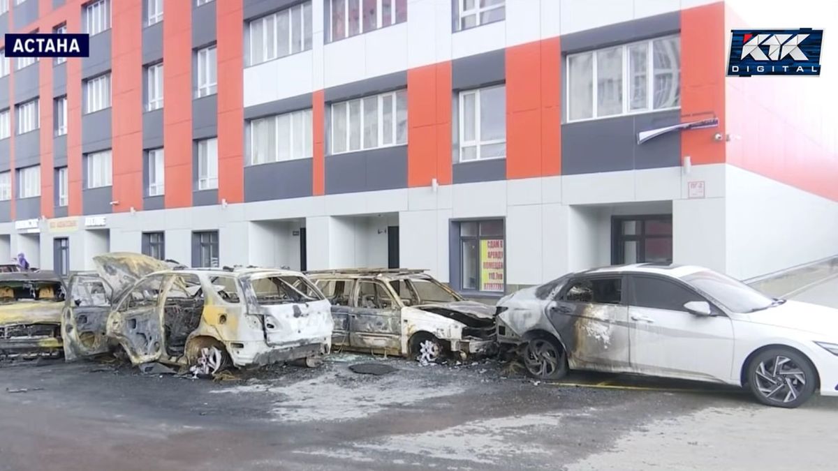 Пожар на парковке в Астане: пять авто сгорели, владелец в реанимации