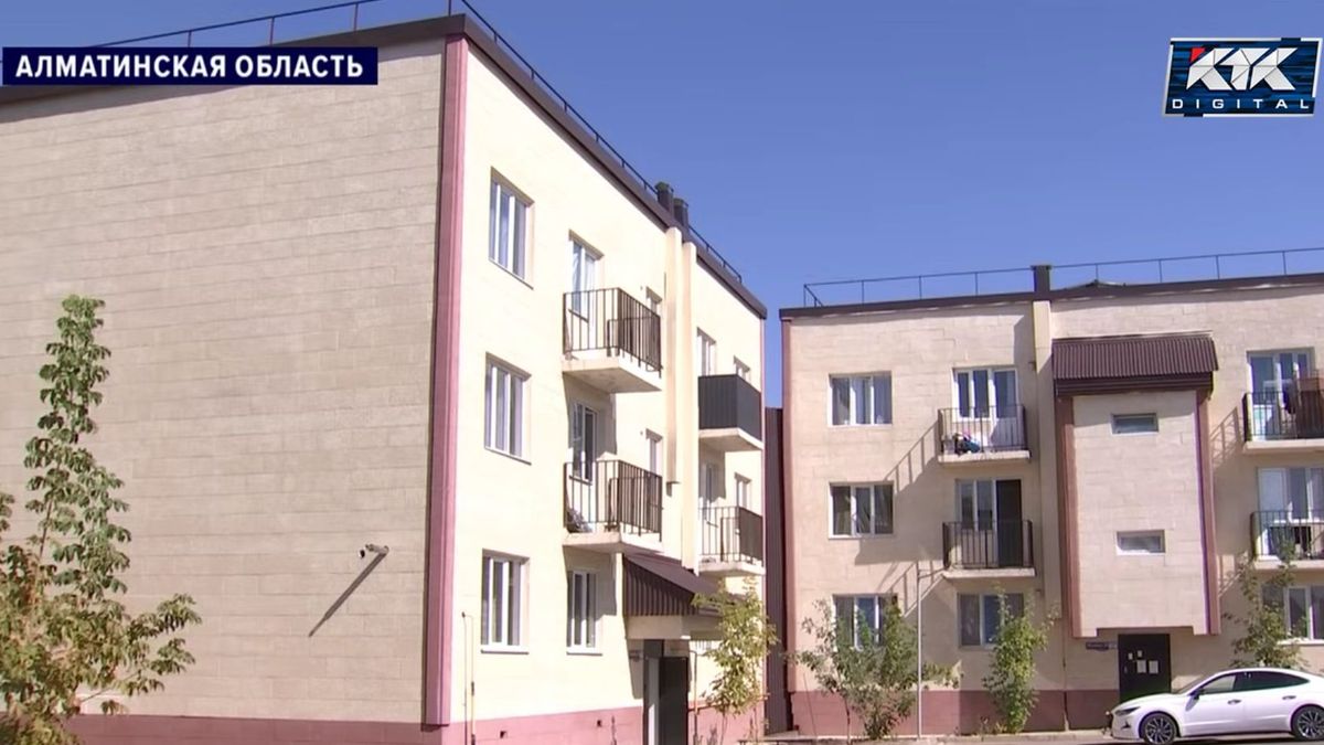 Жители нового ЖК в Талгаре жалуются на протекающую крышу и проблемы с канализацией