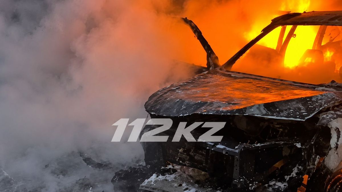 Замыкание проводки названо причиной возгорания пяти авто на парковке в Астане