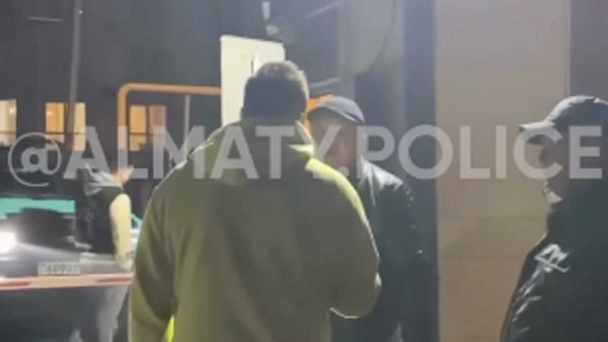 В Алматы охранника ЖК арестовали на 10 суток за конфликт у шлагбаума