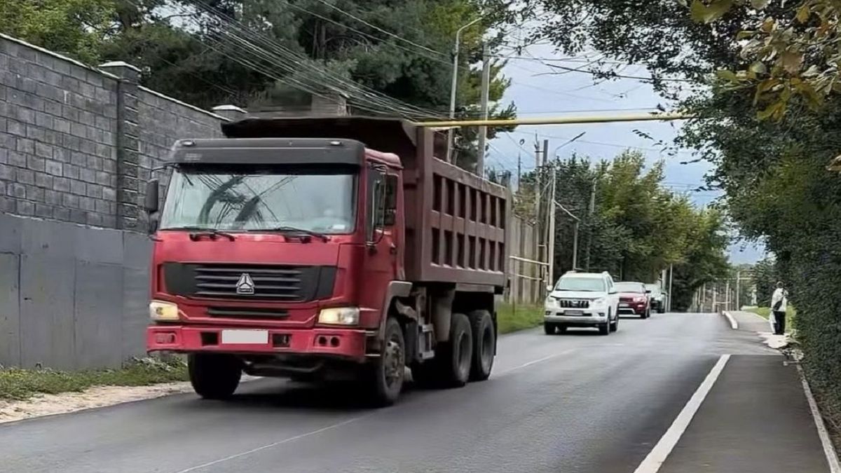 В Алматы на неделю ограничат движение по улице Центральная из-за повреждения кабеля