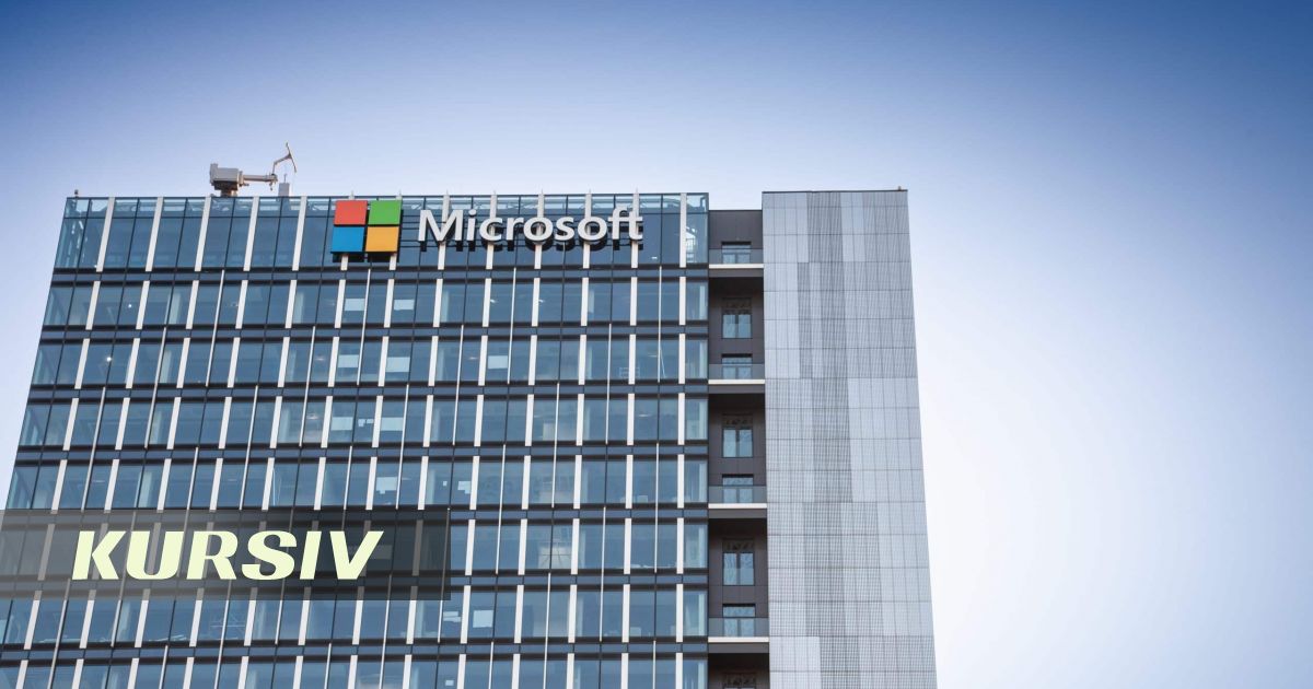 США заморозили трудовые заявки на грин-карты для Microsoft и Adobe