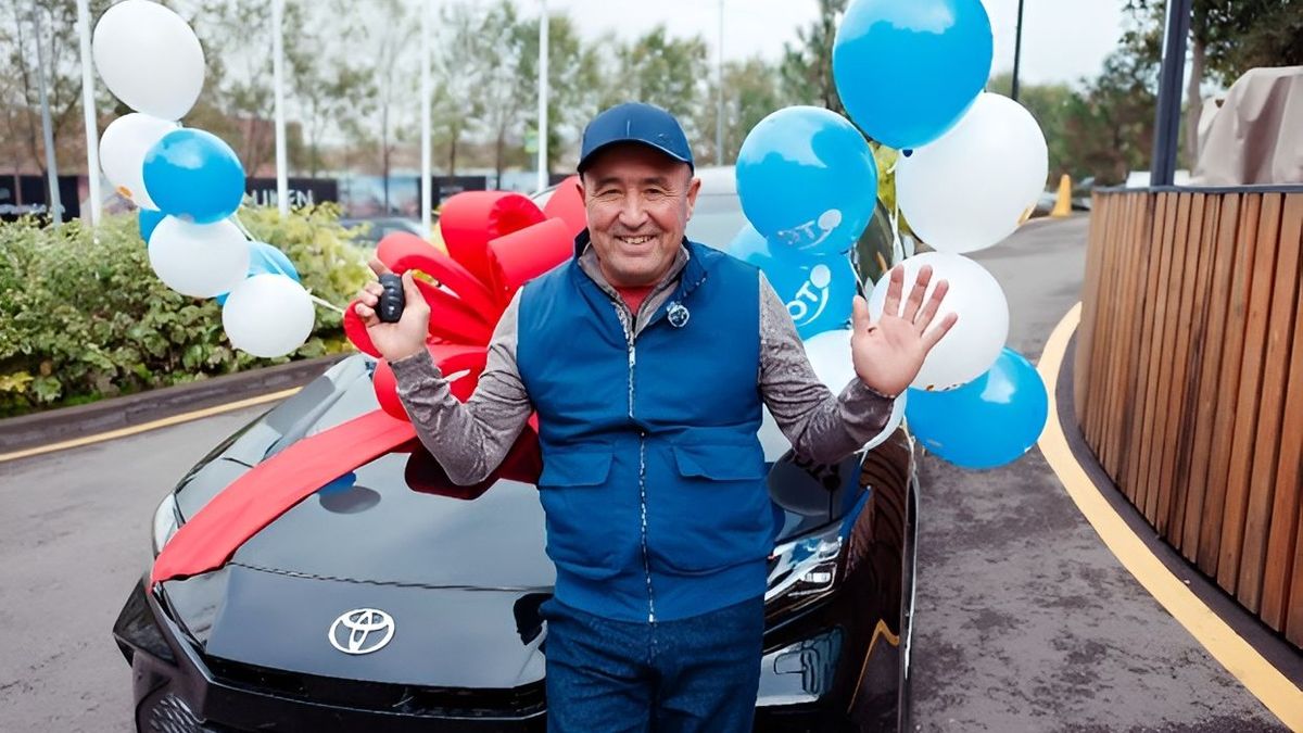 Житель Шымкента выиграл Toyota Camry за пять дней до дня рождения