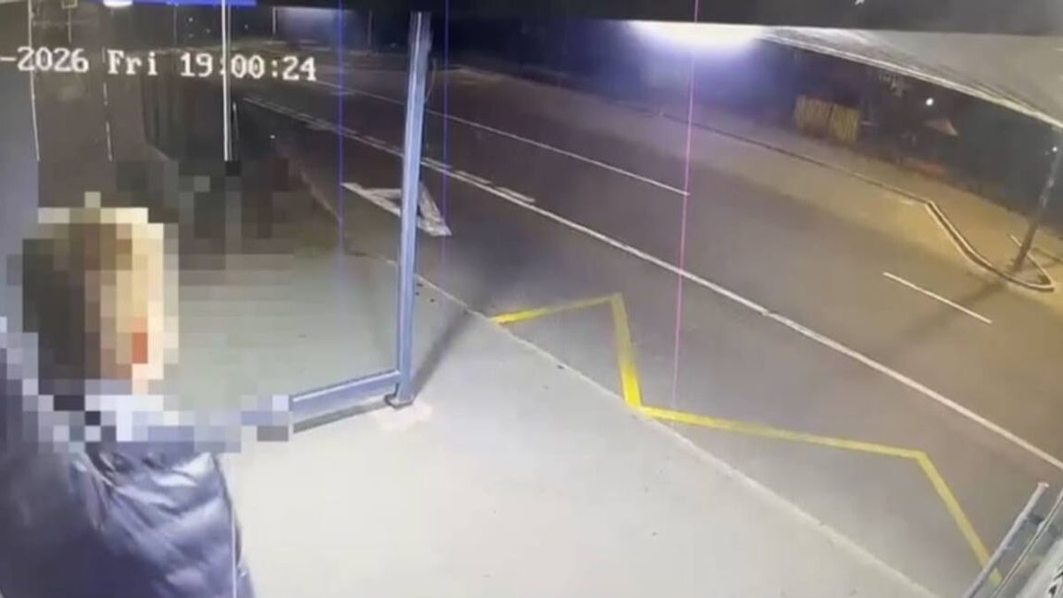 В Астане школьники повредили камеру на остановке: наказаны родители