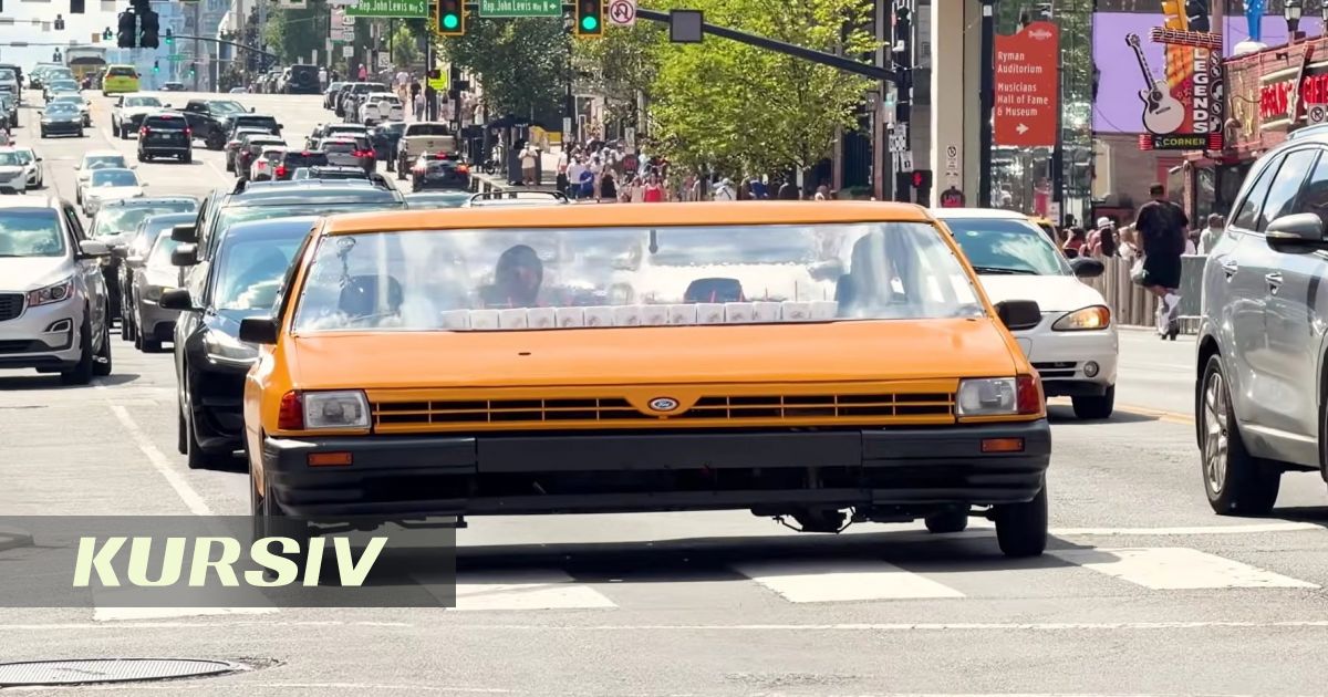 Американские блогеры расширили Ford Festiva до 3 метров и установили два руля