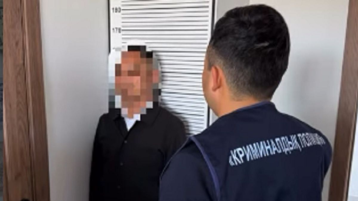В Астане задержан иностранец, укравший 3600 долларов у пассажира в самолете