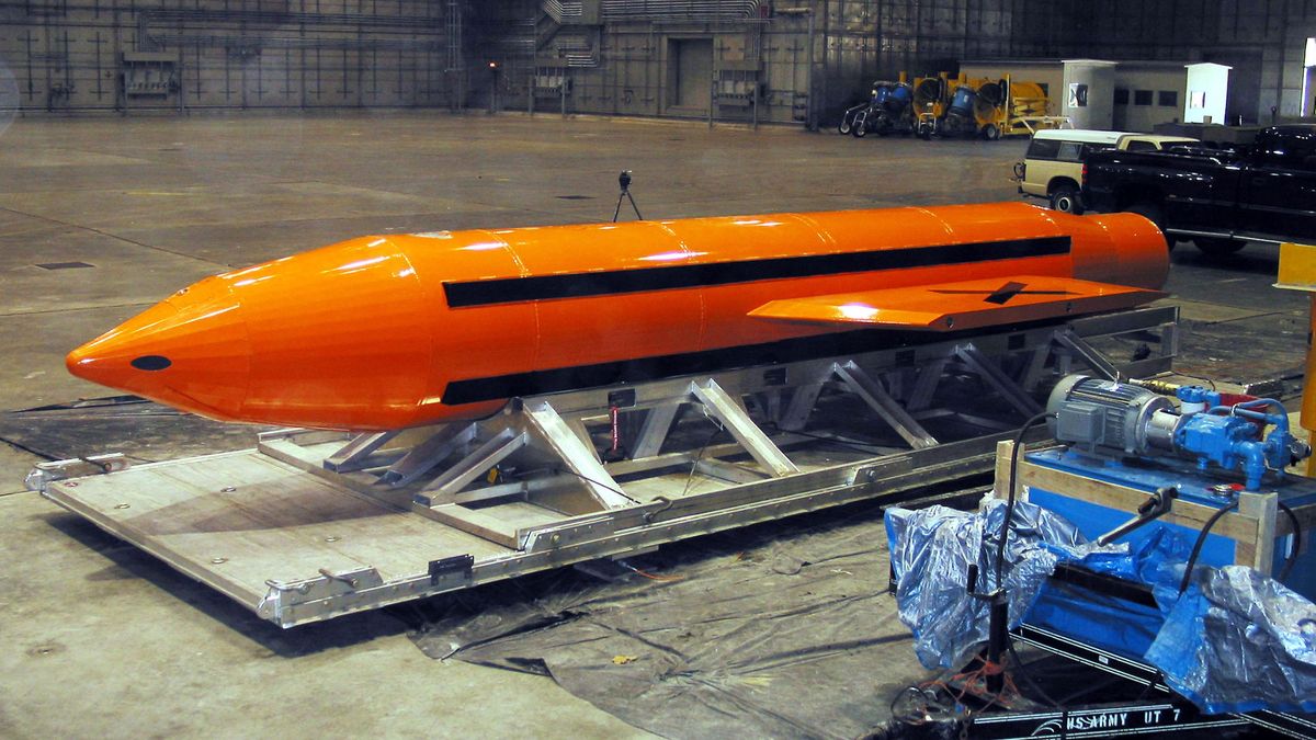 США изучают удар «матерью всех бомб» по Ирану — CNN