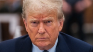 Трамп: "Қытай ертеңге дейін баж салығын алмаса, біз 50% қосымша салық енгіземіз!"