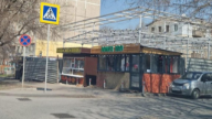 АЛМАТЫДА ЗАҢСЫЗ САЛЫНҒАН ТАҒЫ БІР НЫСАН БҰЗЫЛЫП ЖАТЫР