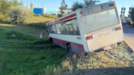 Астанада автобус жол жиегінен шығып кетіп, апатқа ұшырады