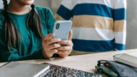 Қазақстанда мектепте смартфон қолдануға тыйым салына ма? Цифрминнің ресми ұстанымы қандай?