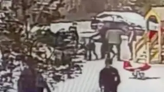Астанада ауладағы балалар жанжалына әке араласып, 10 жастағыны итерді: видео