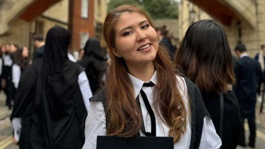 Ақтаулық НЗМ түлегі Меруерт Бижанова Оксфордта Teaching Fellow атанды