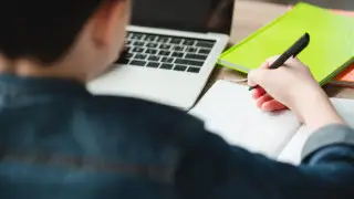Қазақстан мектептері Kundelik.kz платформасынан бас тартып, жаңа жүйеге көшуде