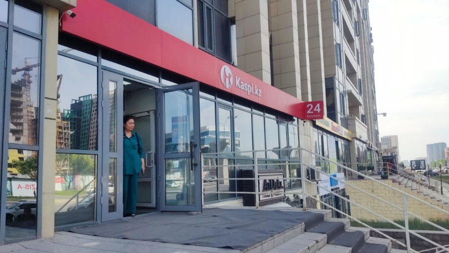 Kaspi Bank жаңа тарифтерін күрт көтерді: клиенттер не күту керек?