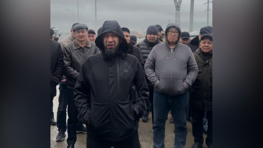 Атыраудағы автобус жүргізушілері уәде етілген 530 мың теңгеден аз жалақыға шағымданды