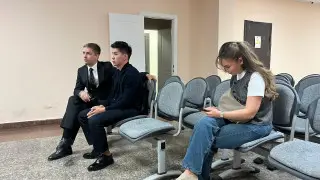 Блогерлер Жанабыловтар сотына келді
