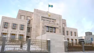 Қазақстандық әйел күйеуінің шоттарын тексермек болды: Конституциялық сот не шешті?